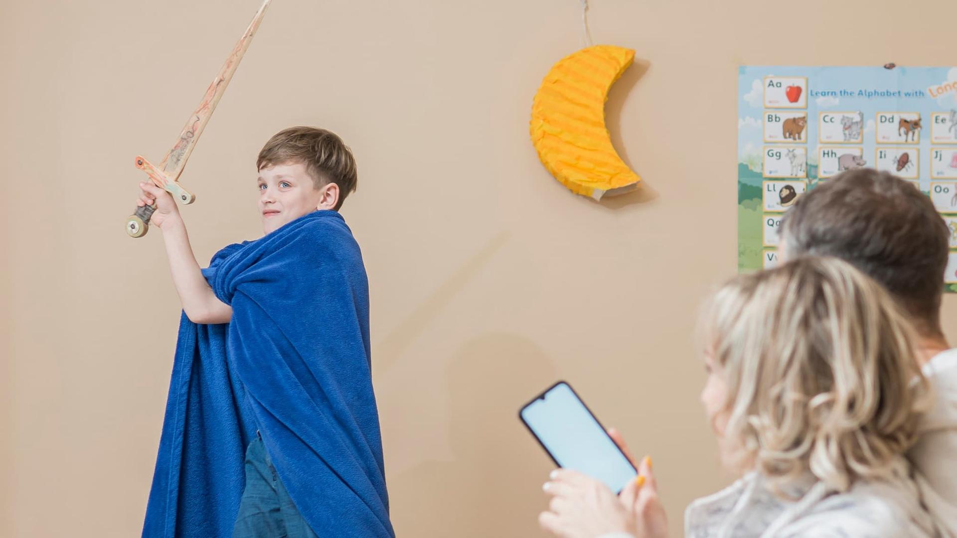 تصویر کودکم از مهد کودک می‌ترسه، چطور می‌توانم کمکش کنم؟