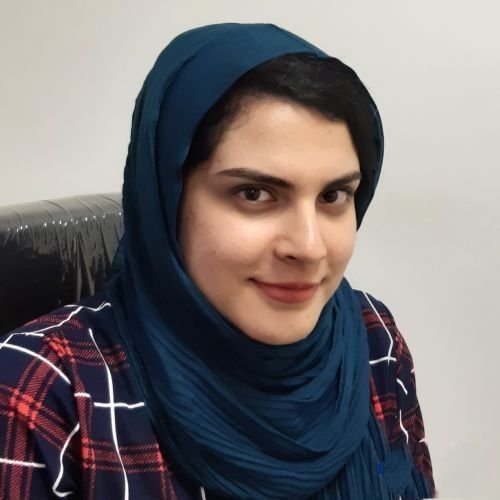 نادیا احمدی