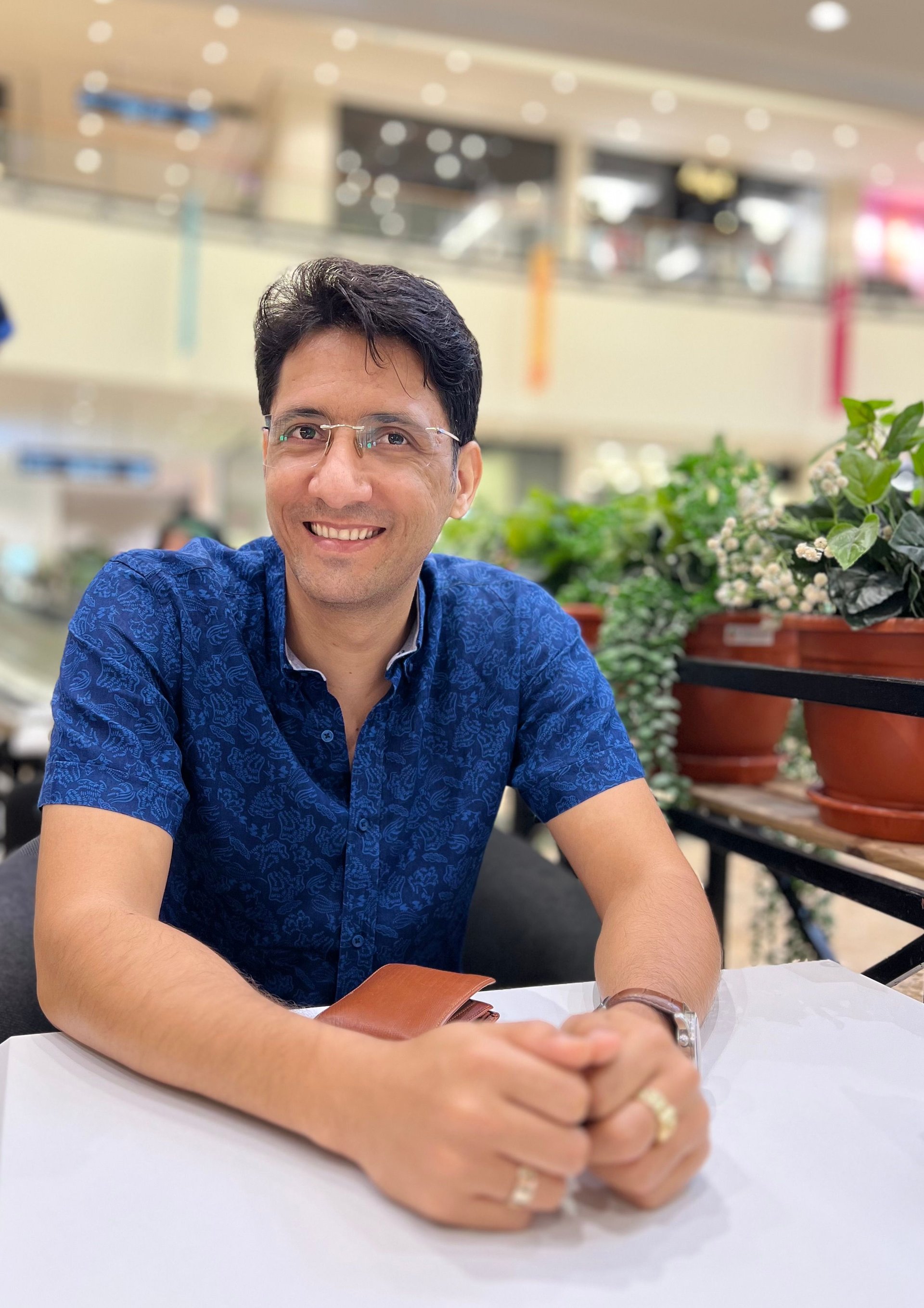 دکتر وحید فرهادی دکتر وحید فرهادی